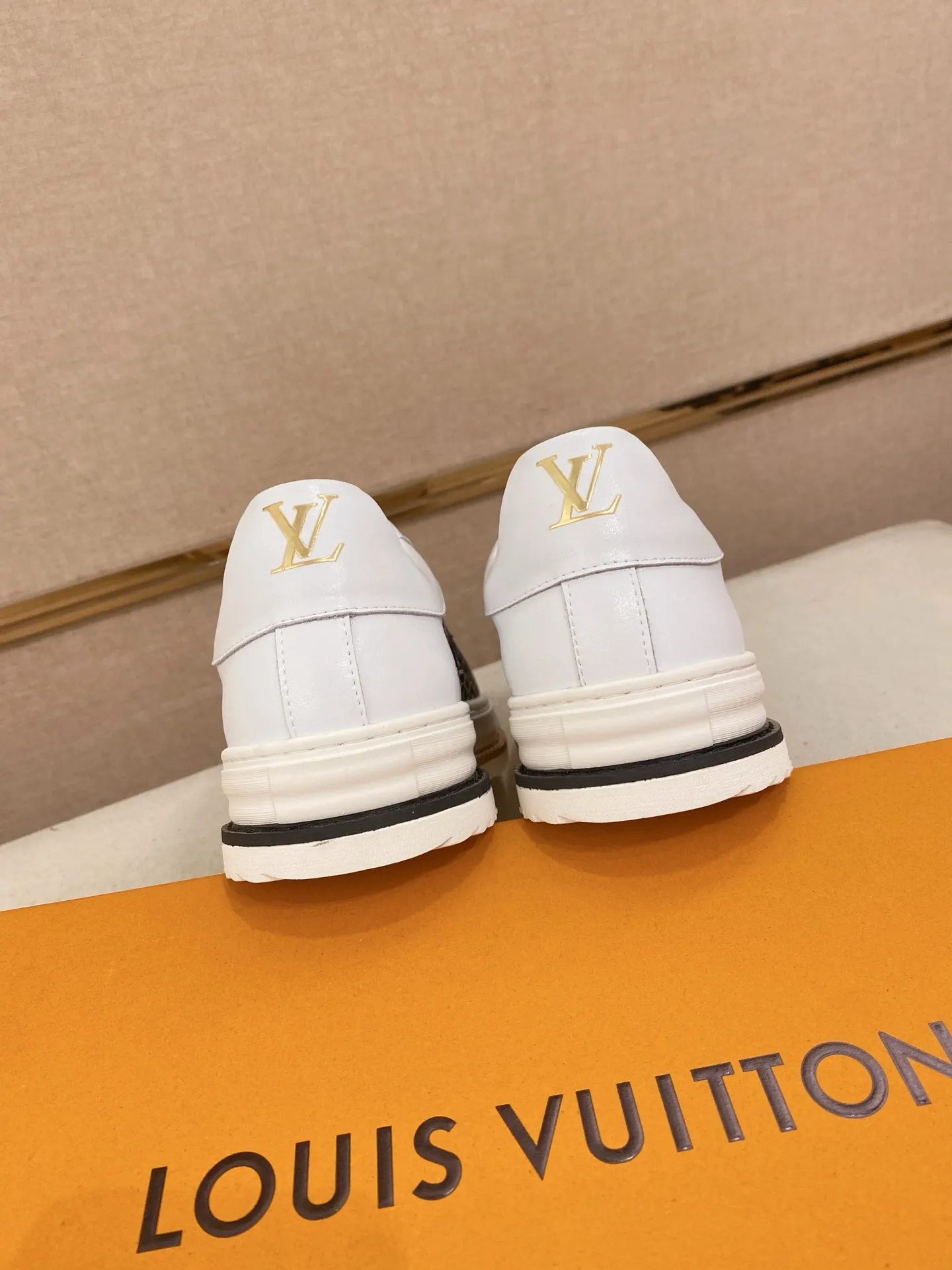 Men's clothing and shoes 400💰Louis Vuitton (Louis Vuitton/LV) top 🔍🔍 new models are on sale at the same time, the upper 🇮🇹 imported first-layer cowhide from Italy, fully imported sheepskin lining 💪💪, completely 1⃣️ to 1 ⃣️Re-engraved🇮🇹💪💪, ⚠Sole: The original sole is specially provided by the original factory, the exclusive movable molded sole is super comfortable, ⚠The original factory follows the order, 🔍🔍high quality, you can enter and exit the counter at will, welcome to compare⚠. Code number:38-44